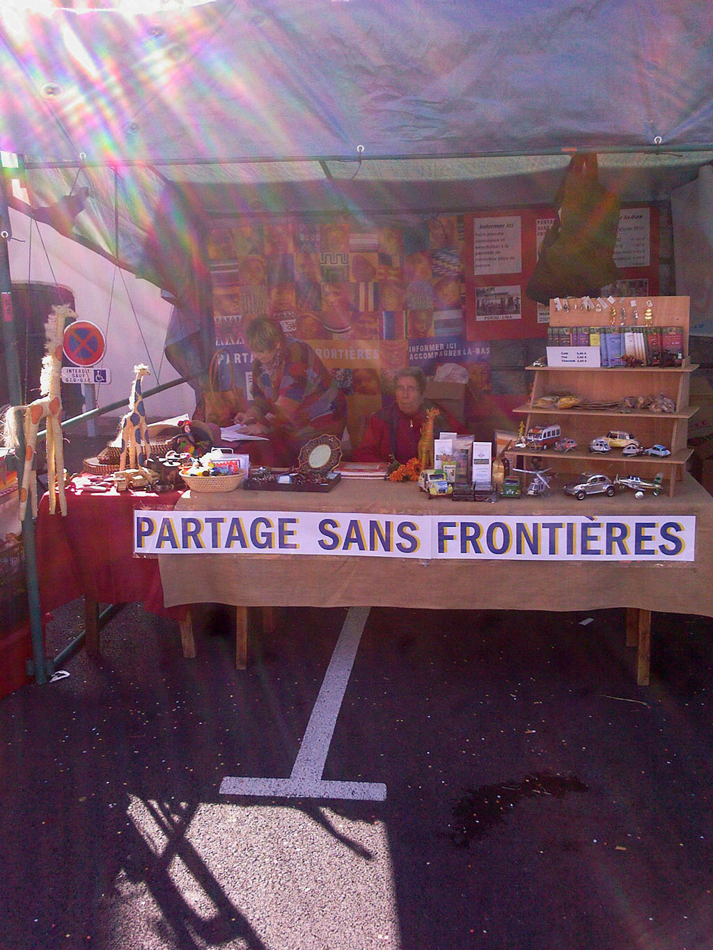 Le stand de Partage sans Frontières à Saint-Martin la Plaine le 01/06/2013 Le stand de Partage sans Frontières à Saint-Martin la Plaine le 01/06/2013