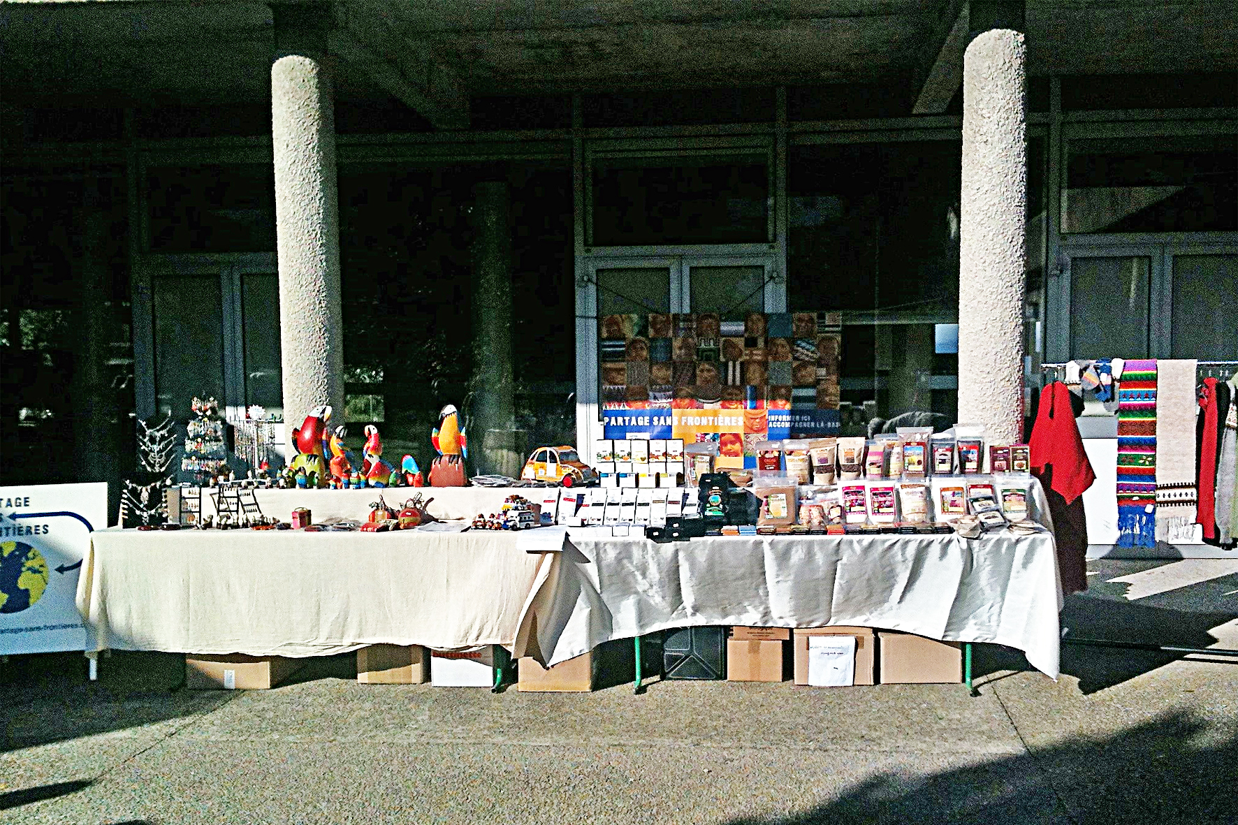 Stand de Partage sans Fronti&egrave;res lors des 20 ans d'Etoile sans Fronti&egrave;res