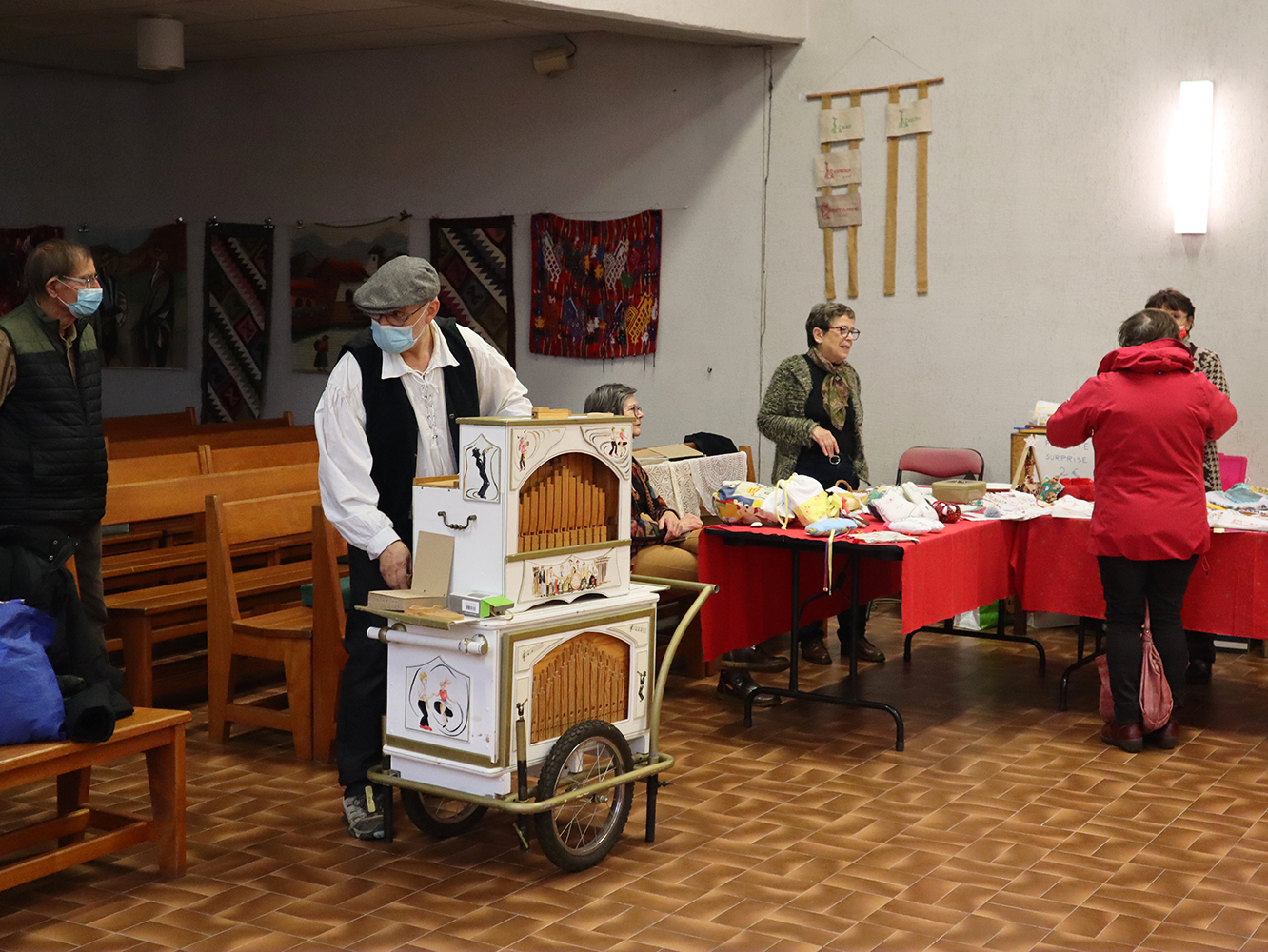 S t a n d   d e   P a r t a g e   s a n s   F r o n t i � r e s   d e   C h a b e u i l   , Bruno Drogue