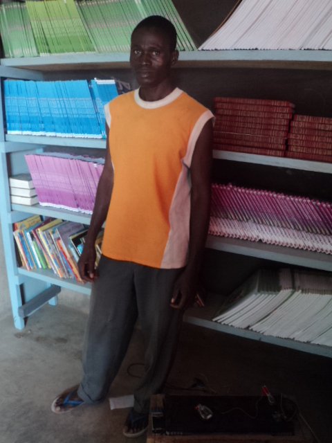 Les livres dans la bibliothèque &agrave; Soukuy en avril 2013