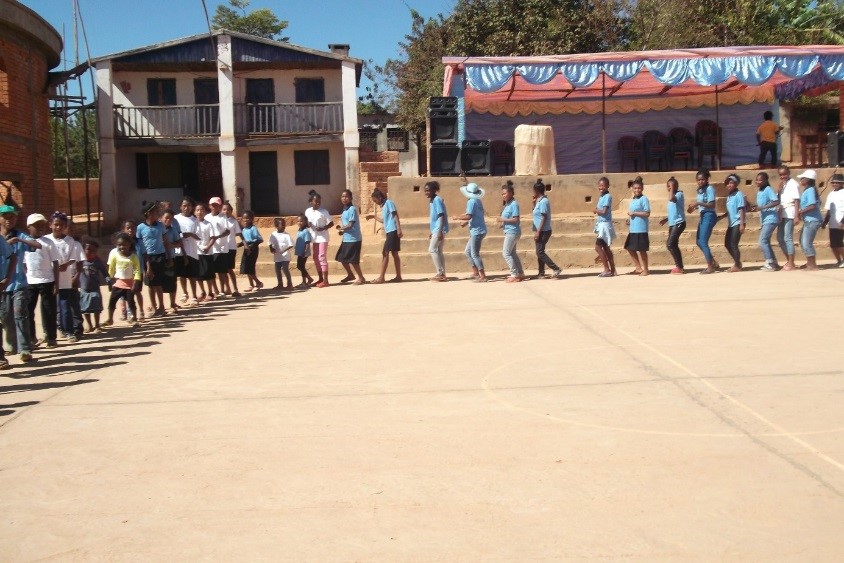 Kermesse à Ambatofotsy au centre d'accueil soutenu par Partage sans Frontières