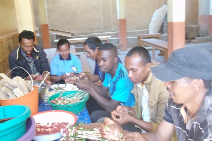 Kermesse à Ambatofotsy au centre d'accueil soutenu par Partage sans Frontières