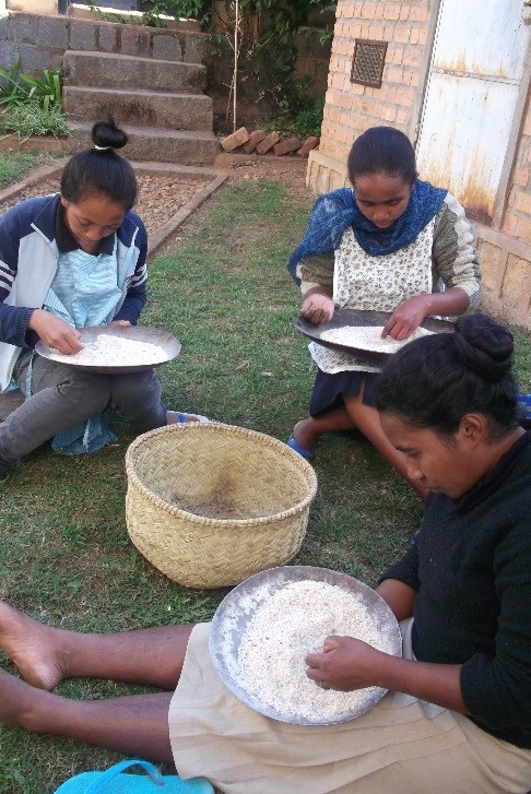 Kermesse à Ambatofotsy au centre d'accueil soutenu par Partage sans Frontières